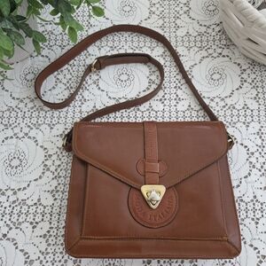 Vintage Moda Italiana Brown Leather Crossbody Bag with Gold-Tone Clasp